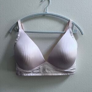 NEW Adrienne Vittadini Studio Cream Wire Free Bra Size 38DD‎